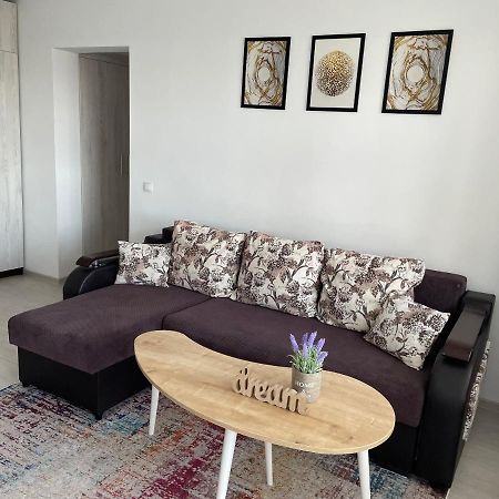 Elite Apartment Targoviste Bagian luar foto