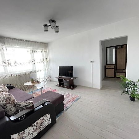 Elite Apartment Targoviste Bagian luar foto