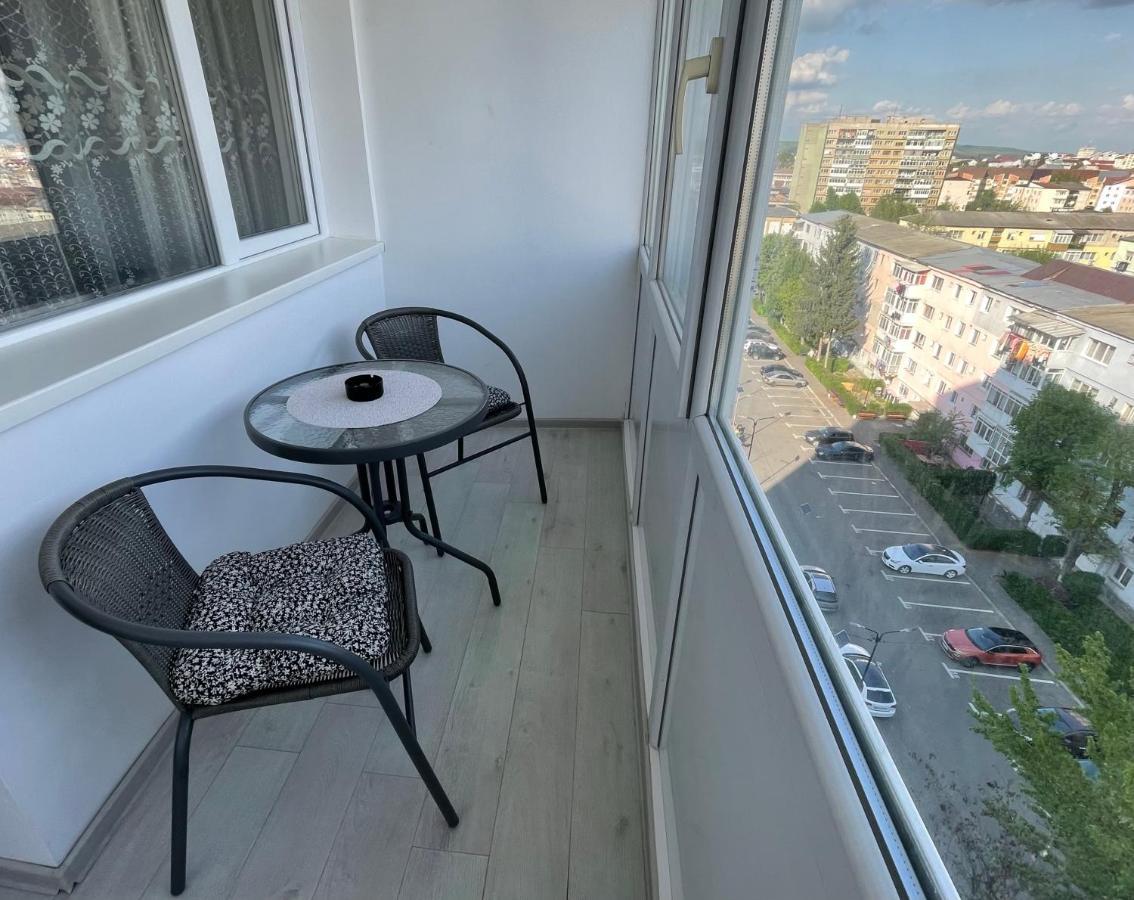 Elite Apartment Targoviste Bagian luar foto