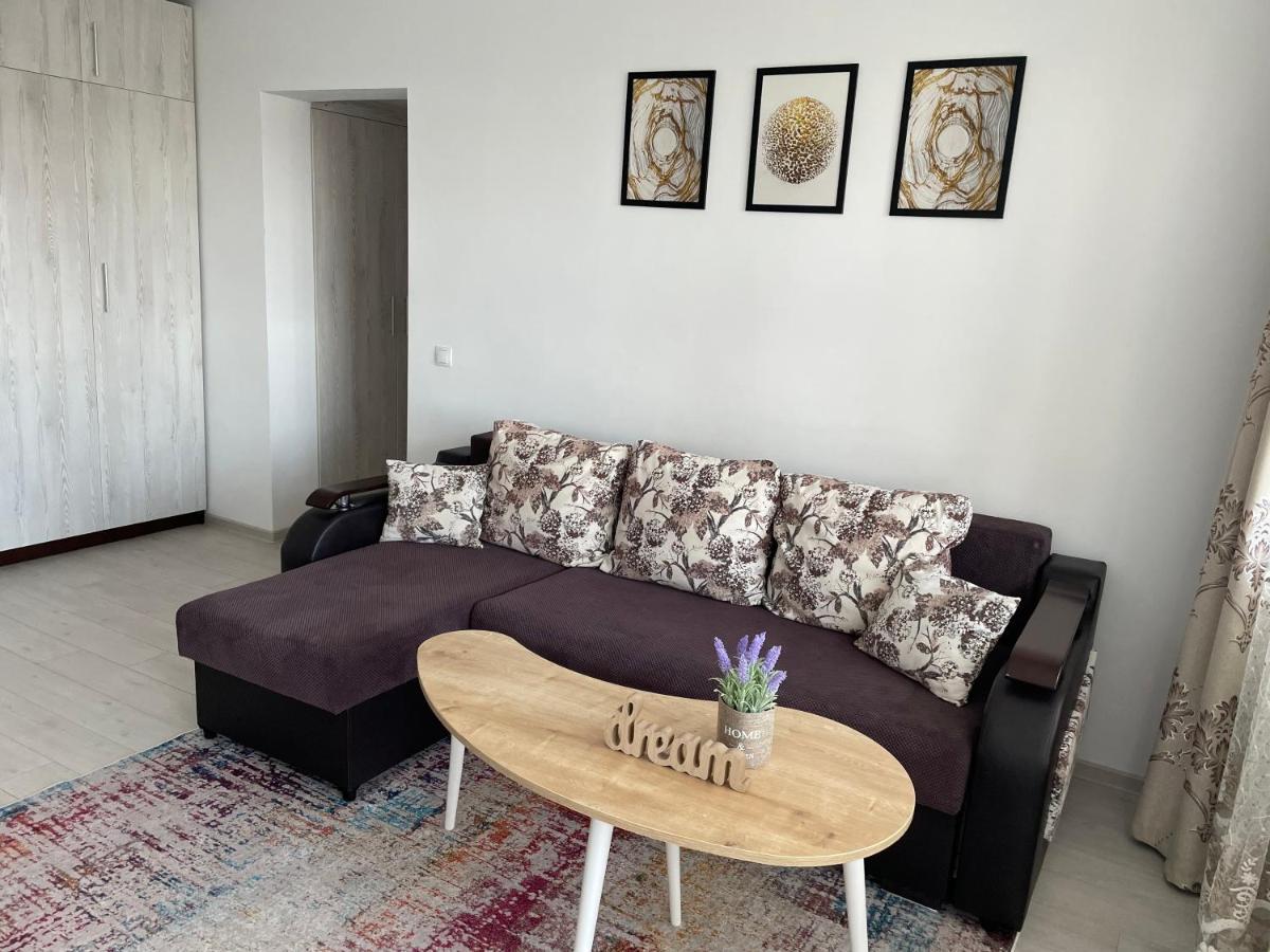 Elite Apartment Targoviste Bagian luar foto